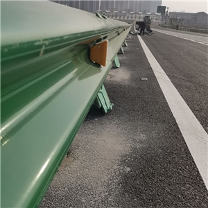 波形钢护栏